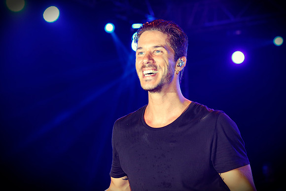 Nikos Oikonomopoulos, singer