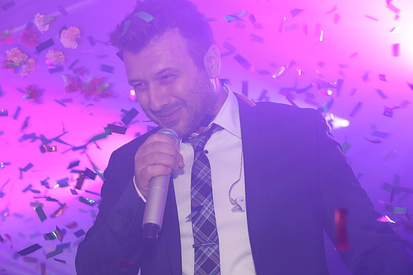 Yannis Ploutarchos, singer & songwriter